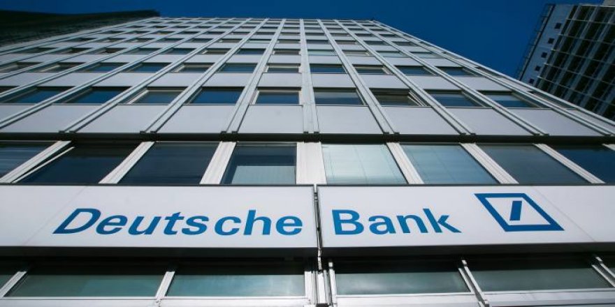 Deutsche Bank’ın kredi notu düşürüldü