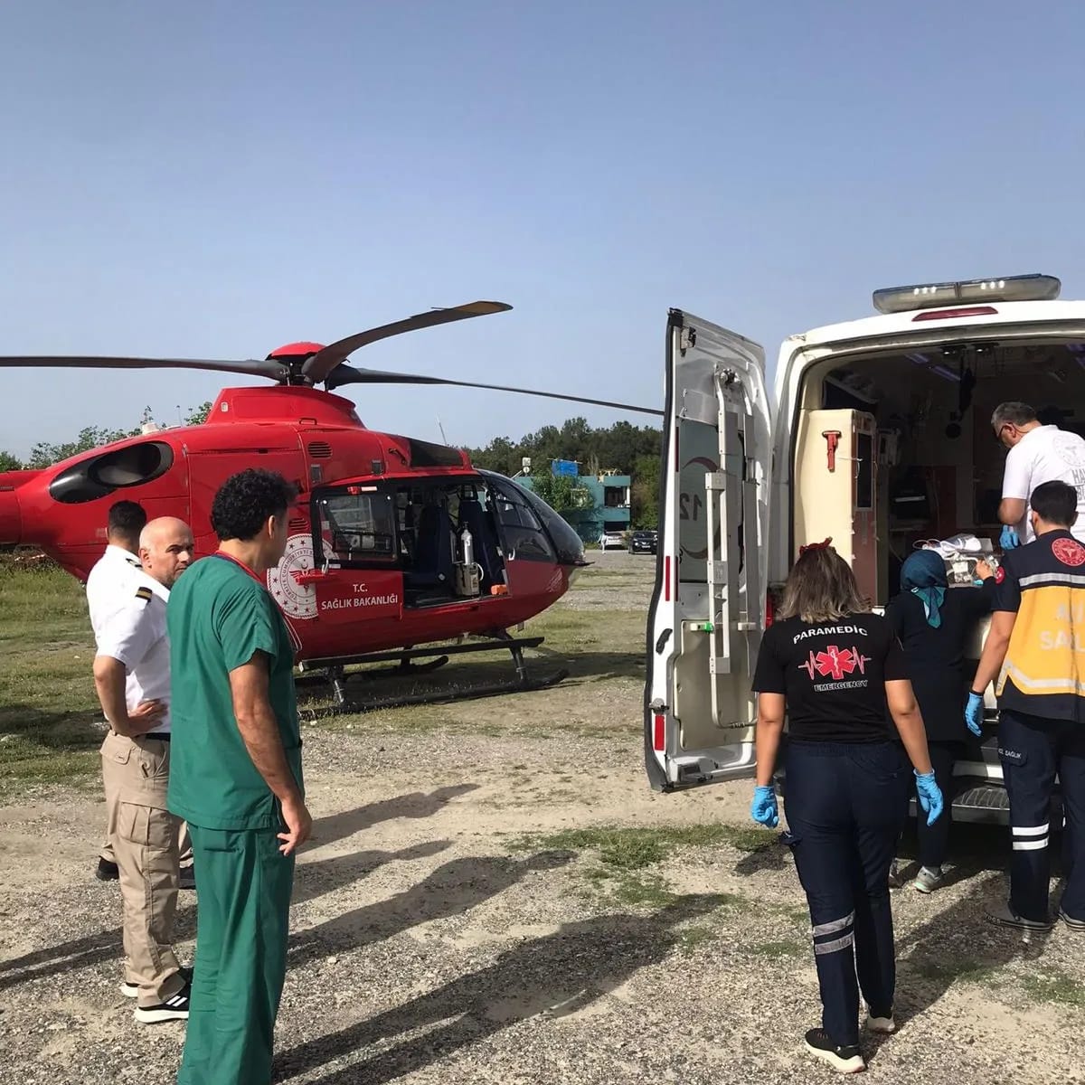 Ambulans helikopter hasta bebek için havalandı