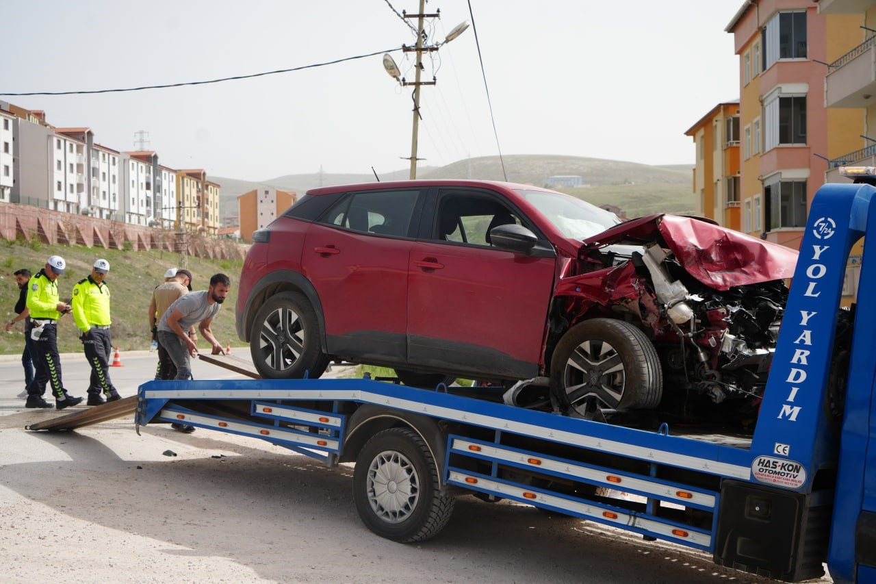 Bayburt’ta trafik kazasında 4 kişi yaralandı