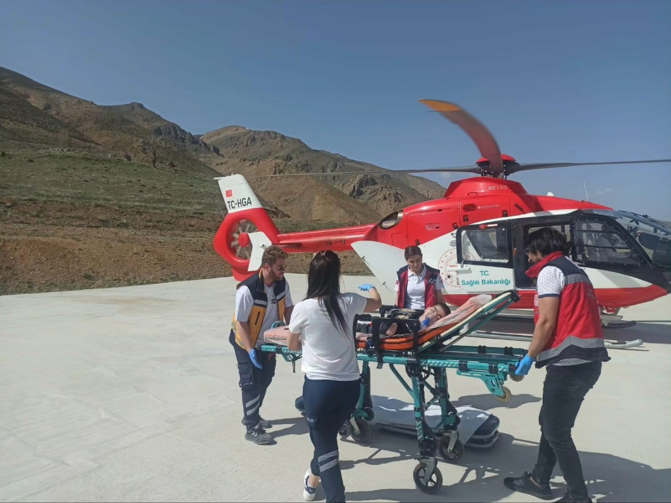 Van’da 11 yaşındaki çocuk için ambulans uçak havalandı