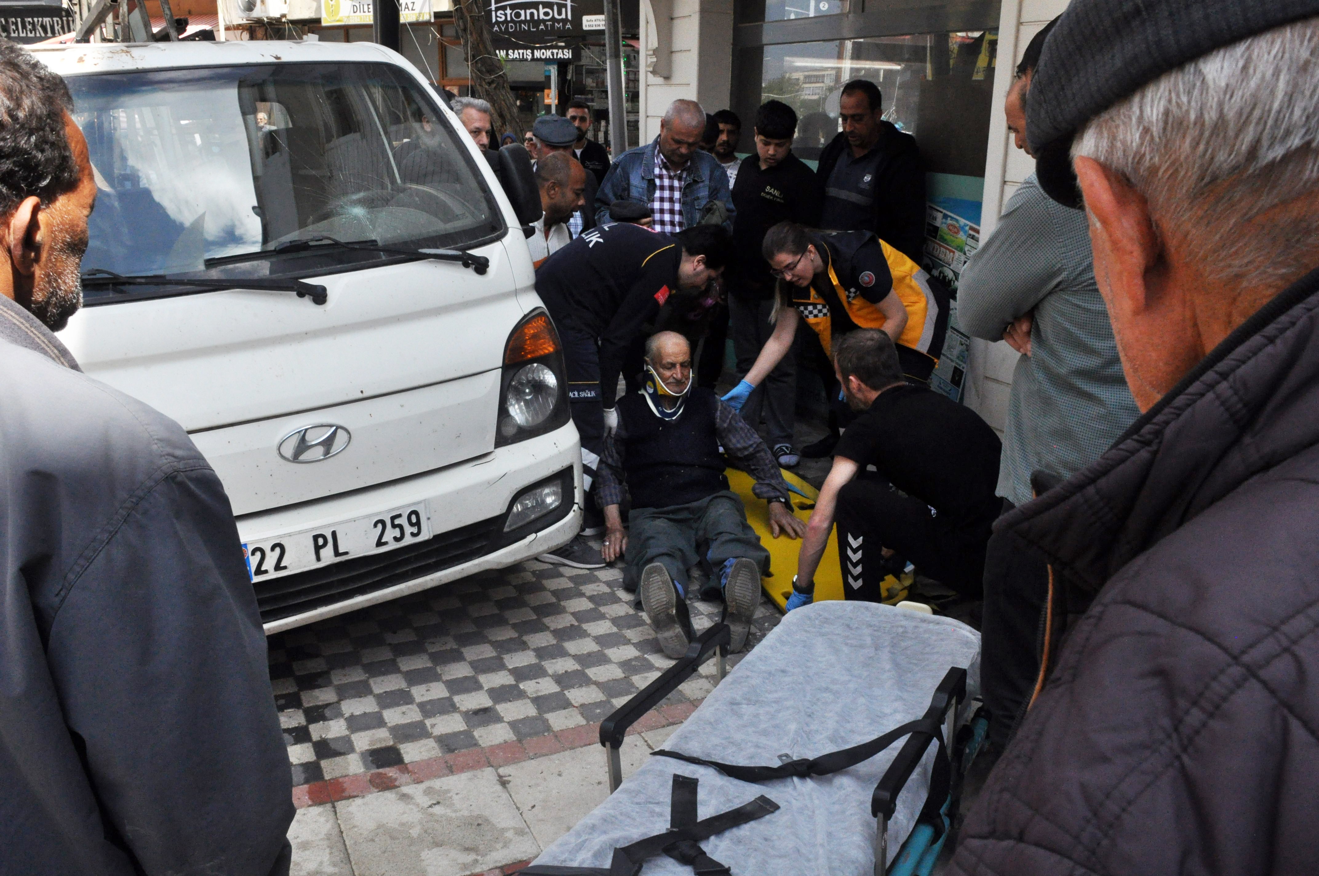 Edirne'da kamyonet yaşlı kadına çarptı
