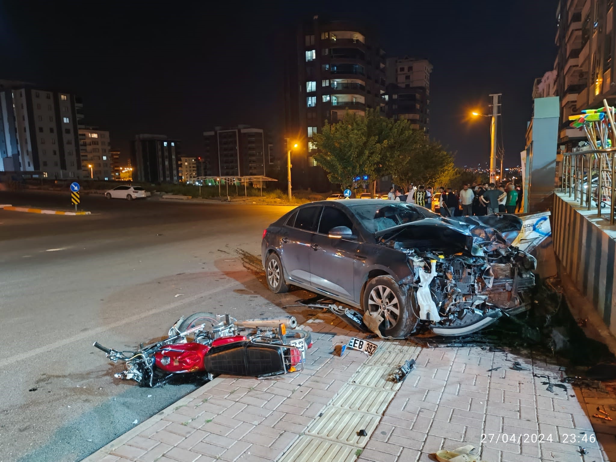 Şanlıurfa’da otomobil ile motosiklet çarpıştı