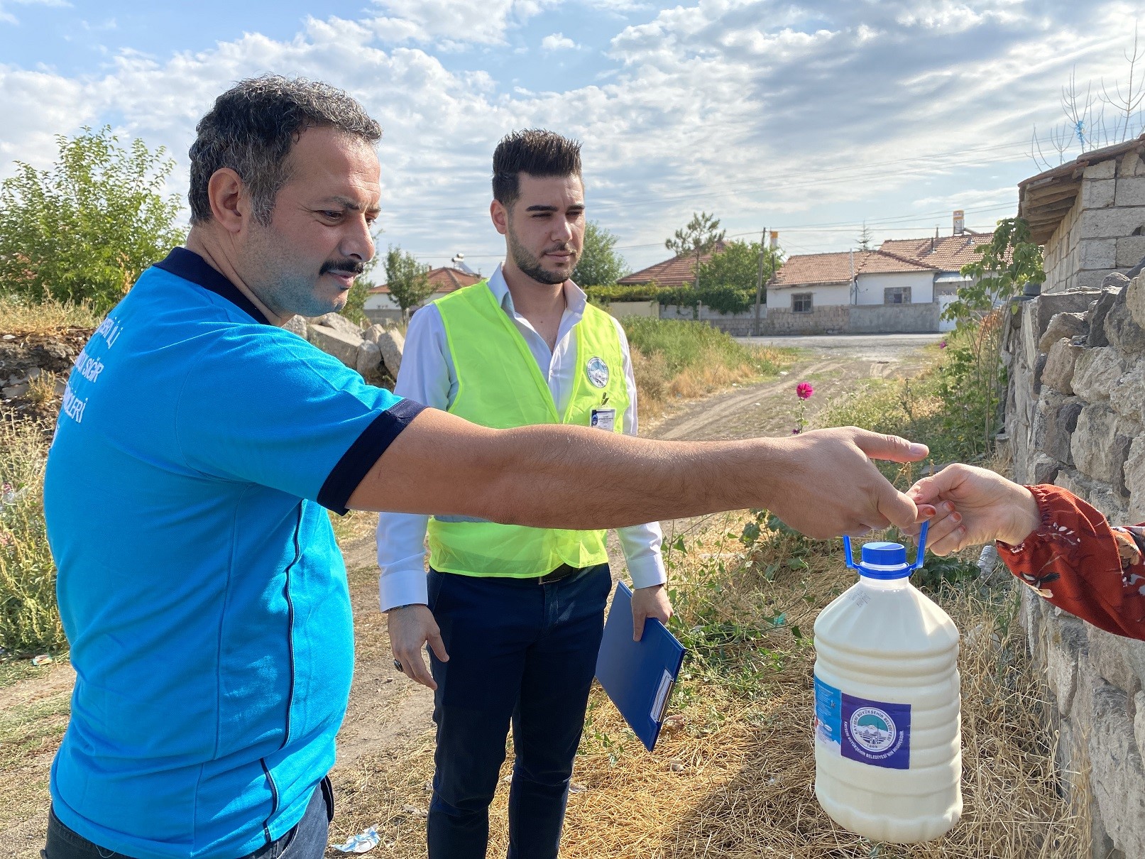 Kayseri’de ailelere süt desteği