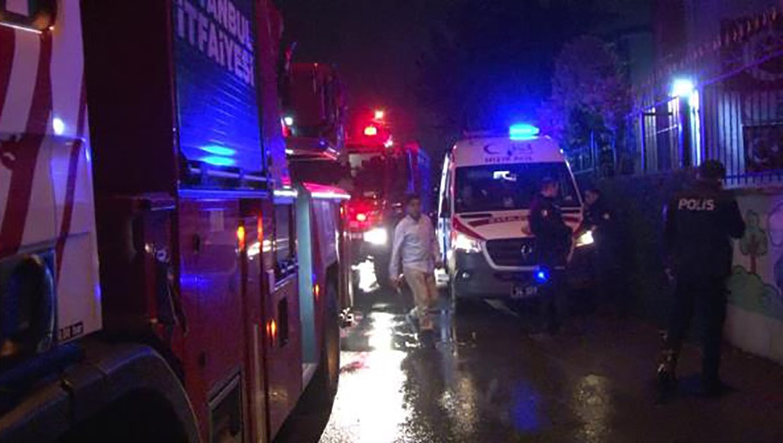 Ataşehir'de binada yangın çıktı: 2 yaralı