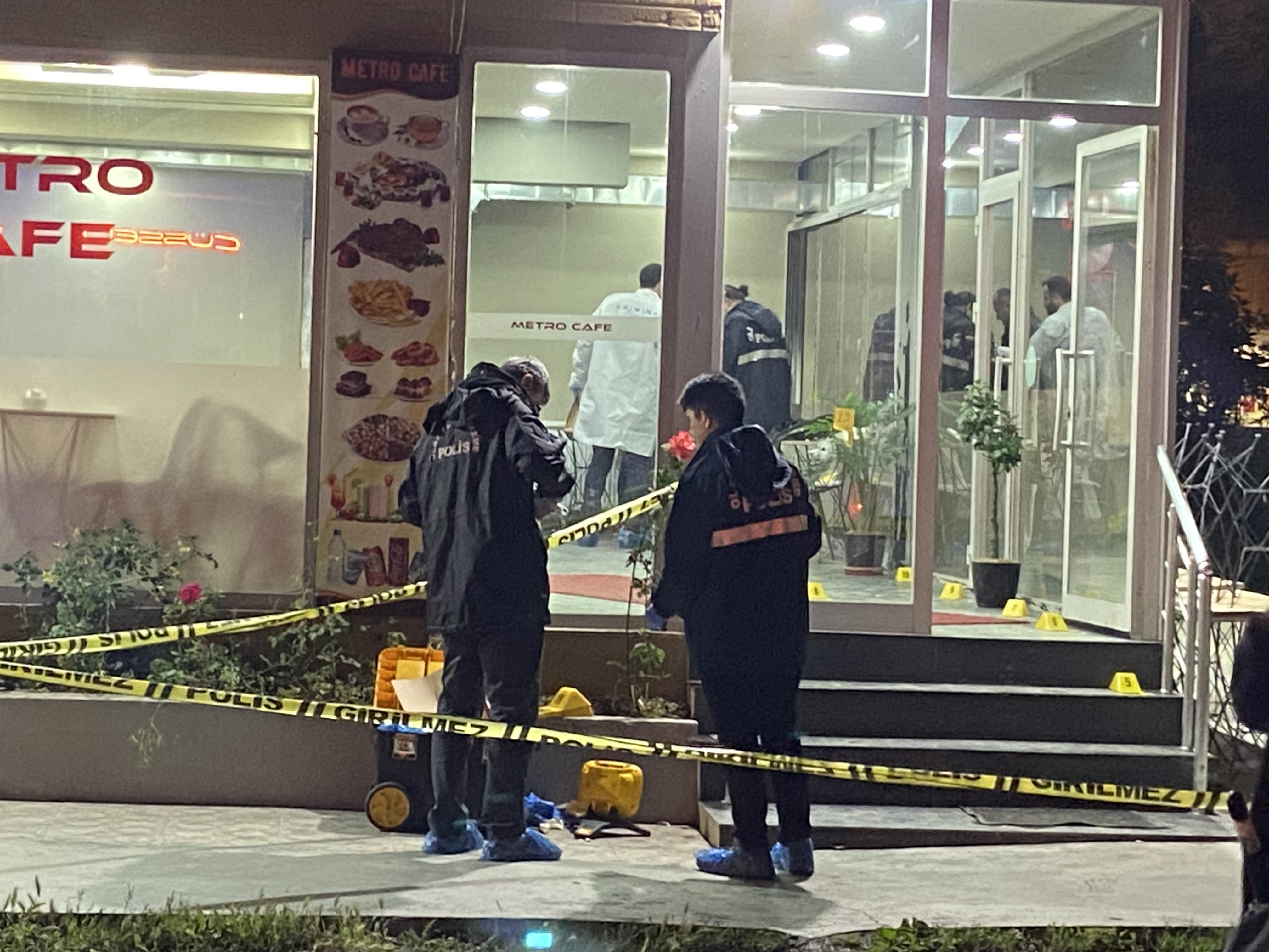İstanbul'da kafeye silahlı saldırı: Yaralılar var