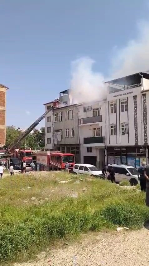 Elazığ’da çatı yangını