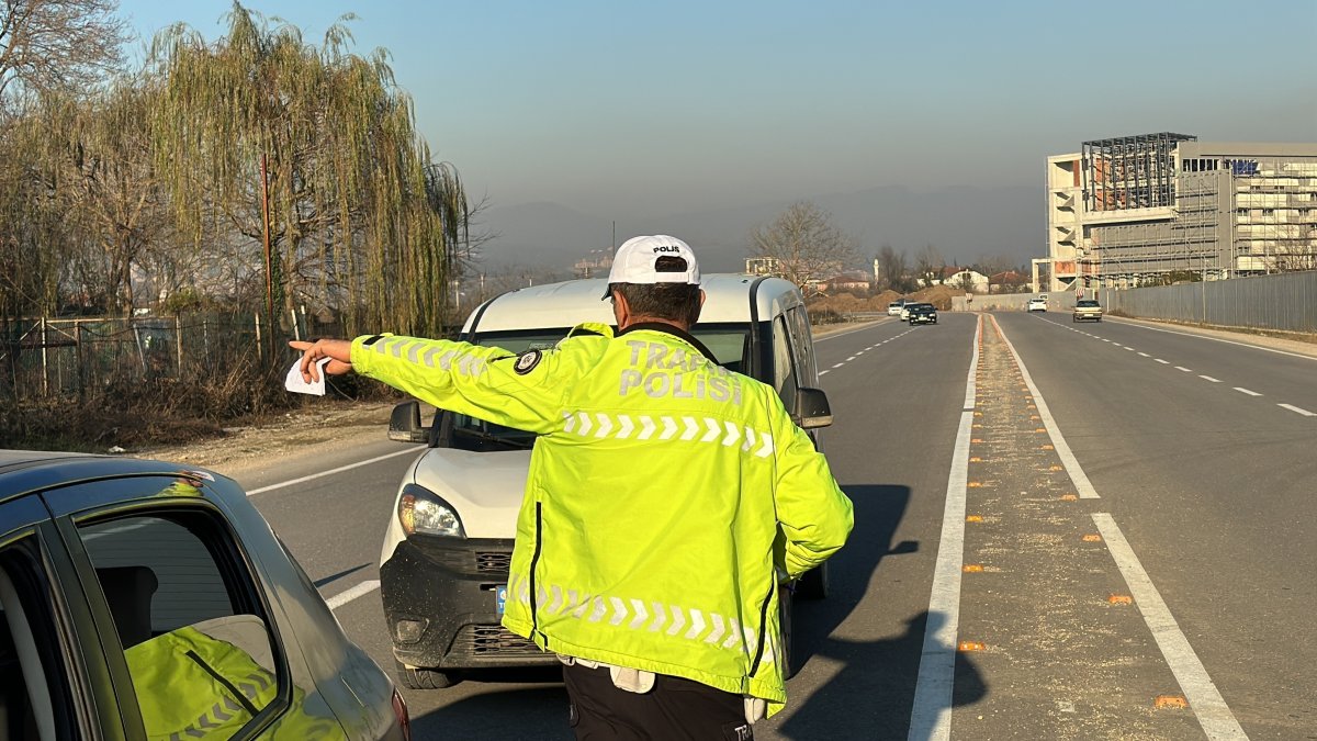 Düzce'de trafik denetimlerinde trafik magandalarına ceza yağdı