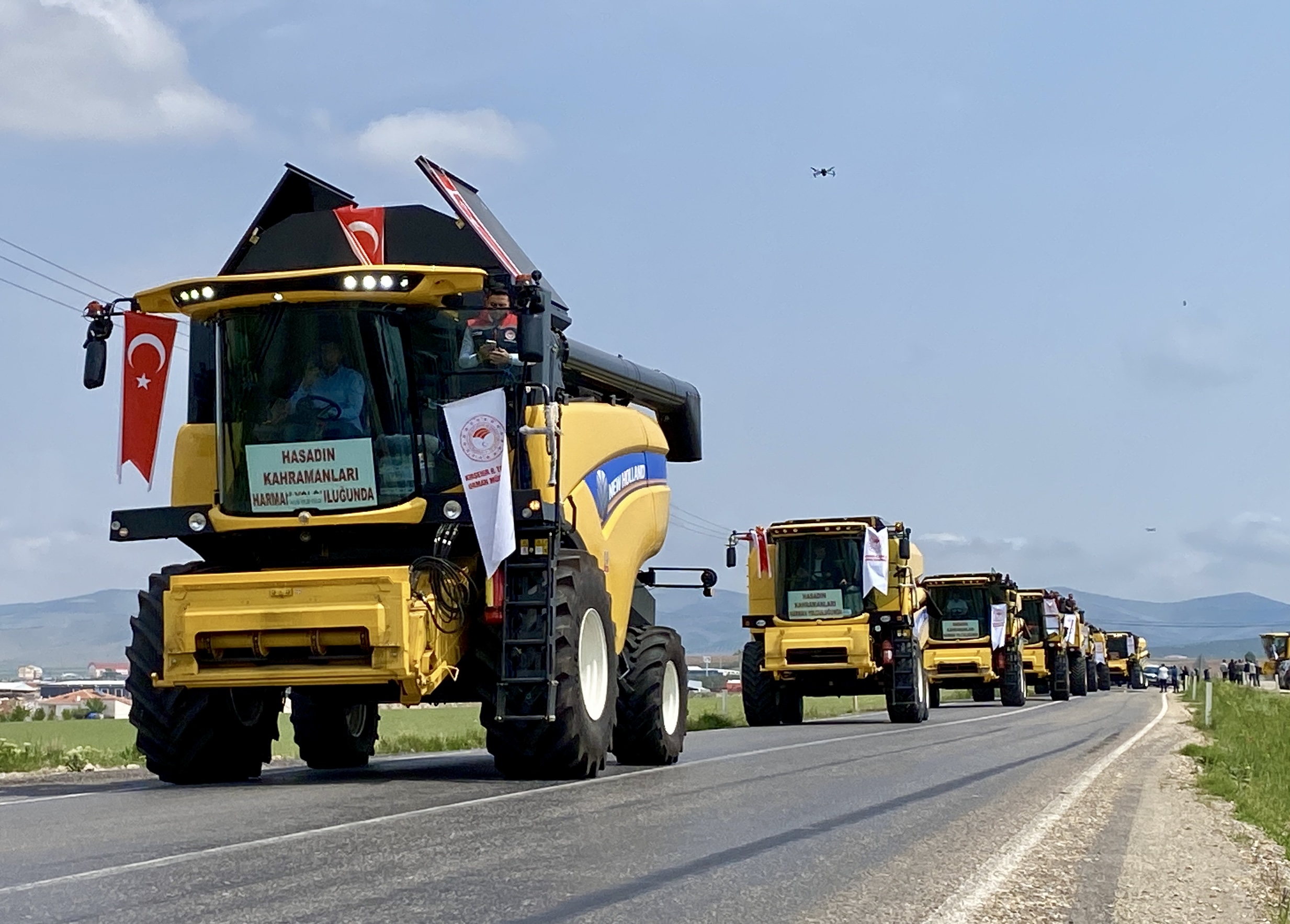 Biçerdöverler davul zurna eşliğinde karşılandı