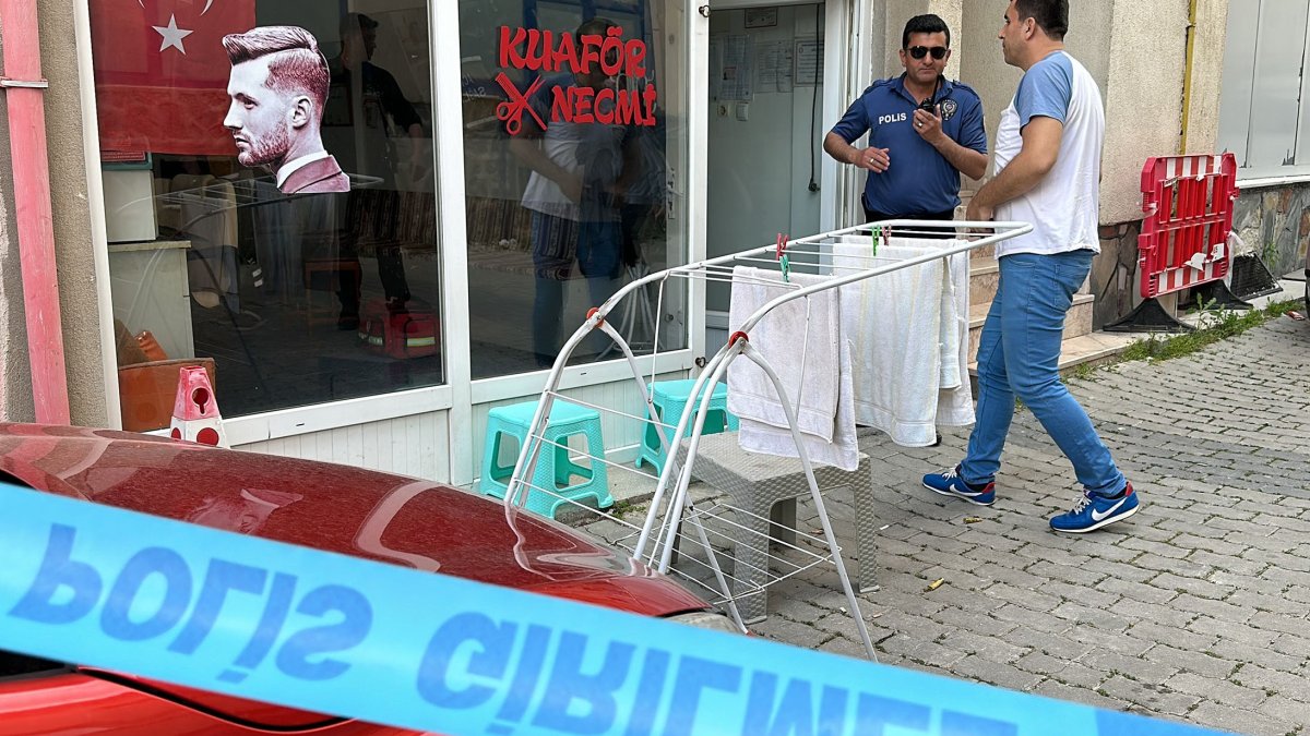 Eşiyle ilgili dedikodu yaptığını söylediği kuaför ve müşterisini öldürdü