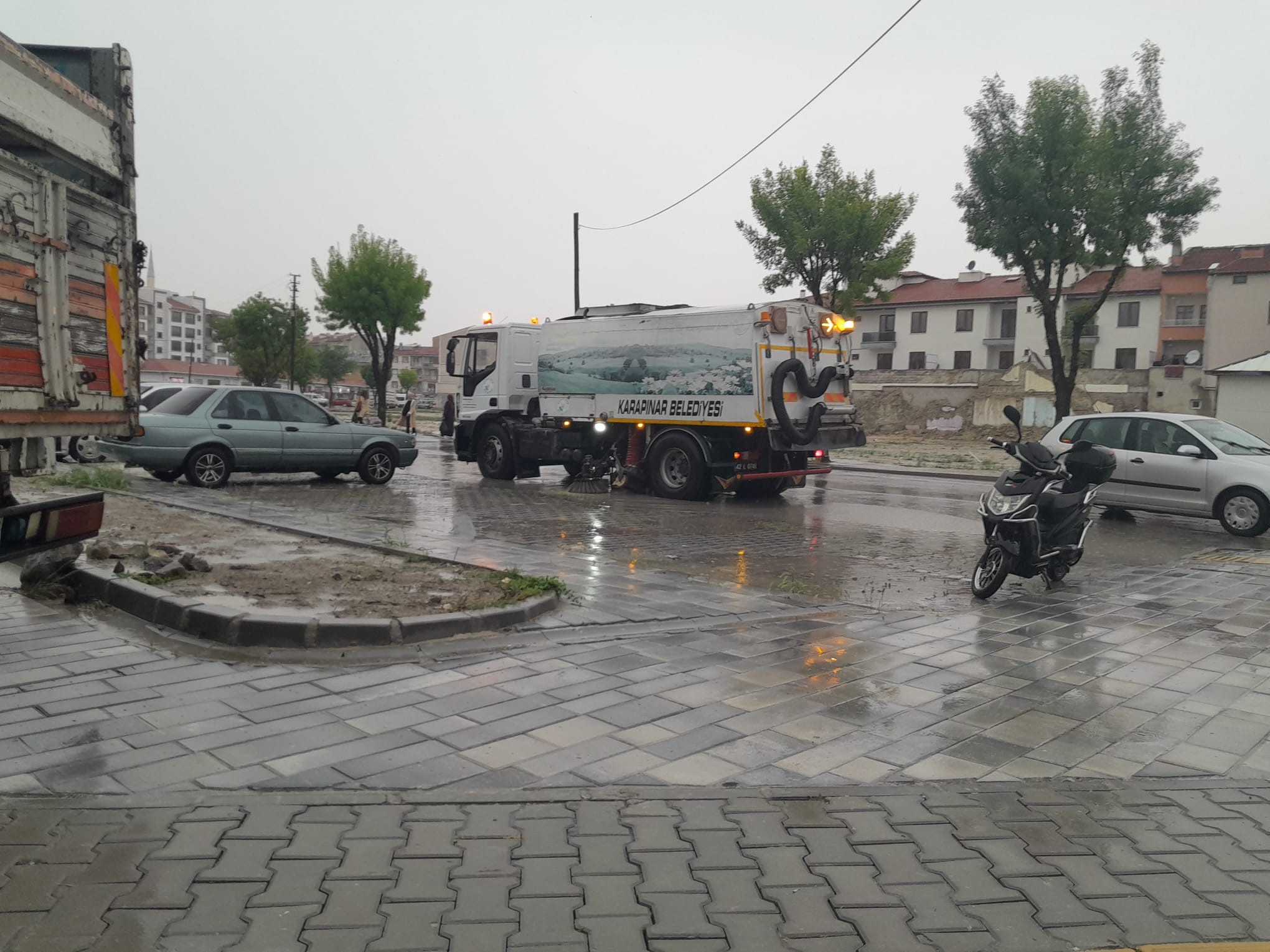 İkin boyunca etkili oldu! Şiddetli yağışlar arazileri sular altında bıraktı