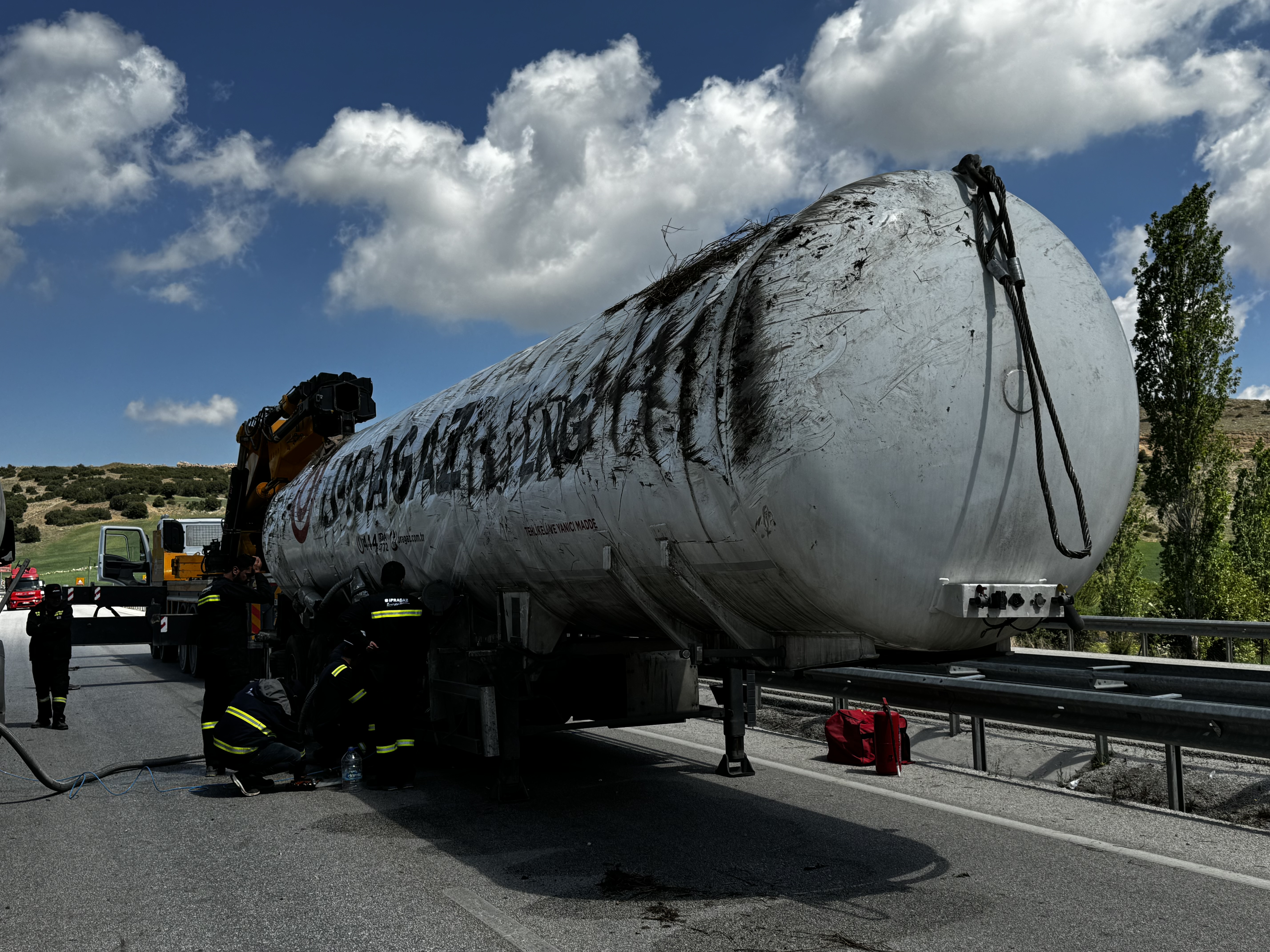 LNG yüklü tanker kaldırıldı