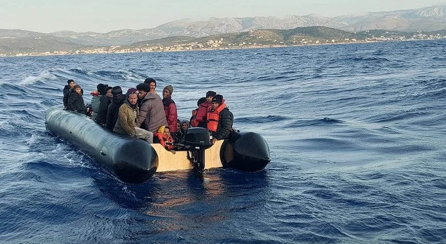 İzmir açıklarında  73 kişi kurtarıldı