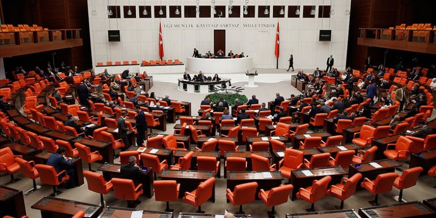 Meclis'in yeni askerlik sistemi mesaisi sürecek