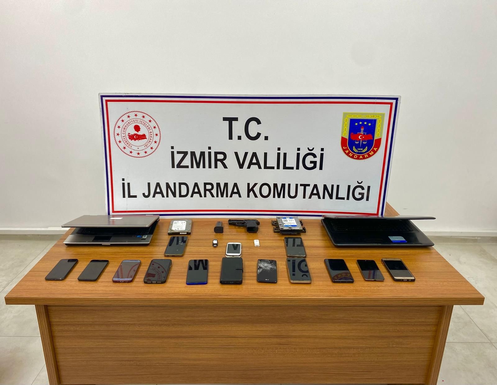 İzmir’de bahis oynatarak kazanç sağlayan 11 kişi gözaltına alındı