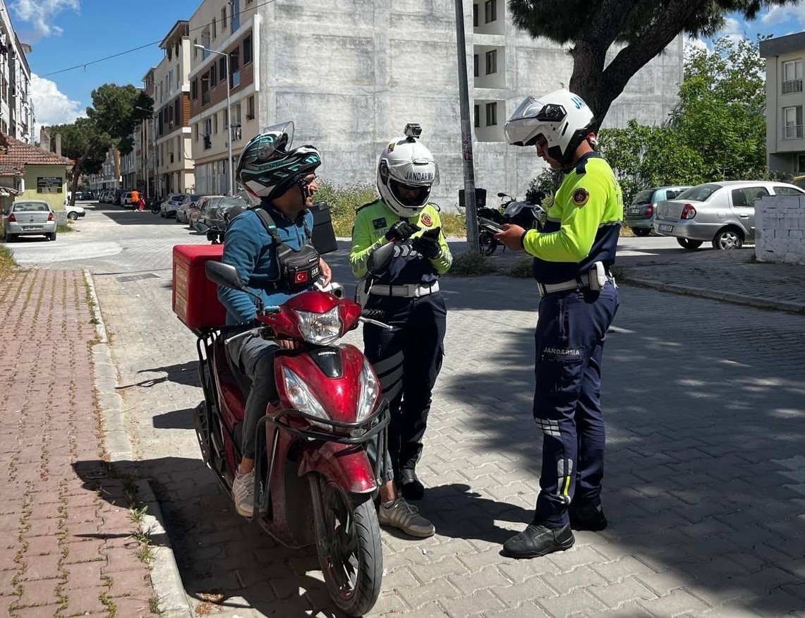 Manisa'da motosikletli sürücülere jandarma denetimi