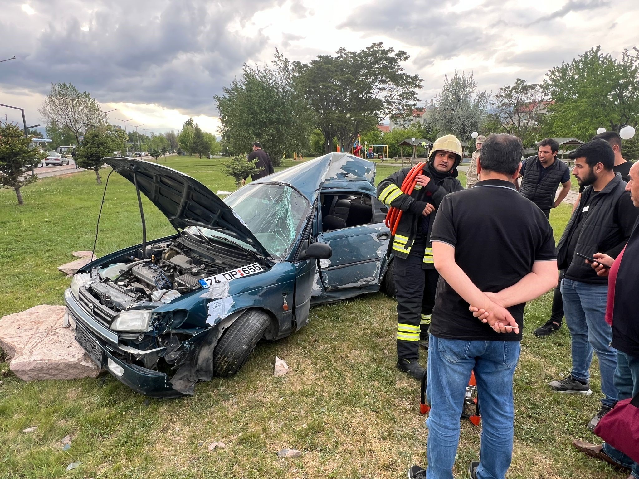 Erzincan’da araç takla attı