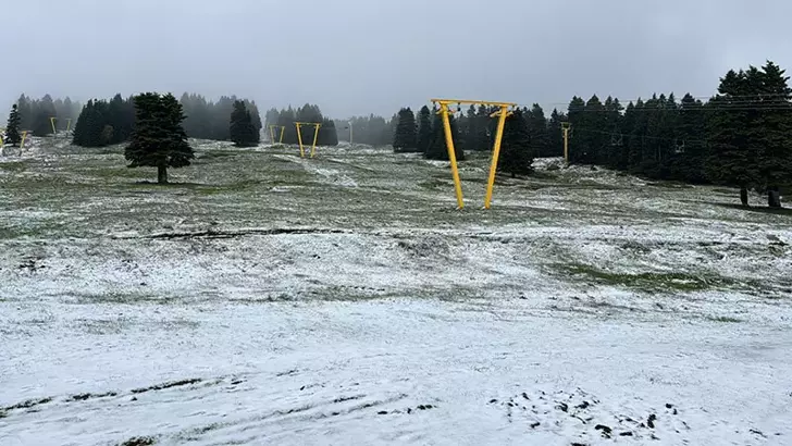 Baharda Uludağ'da kar yağışı