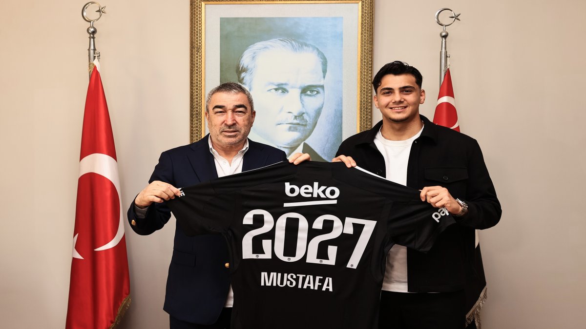 Beşiktaş genç yıldızının sözleşmesini yeniledi