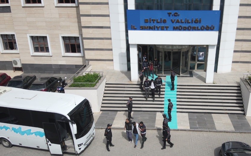 Bitlis’te uyuşturucu operasyonu! 5 şüpheli tutuklandı