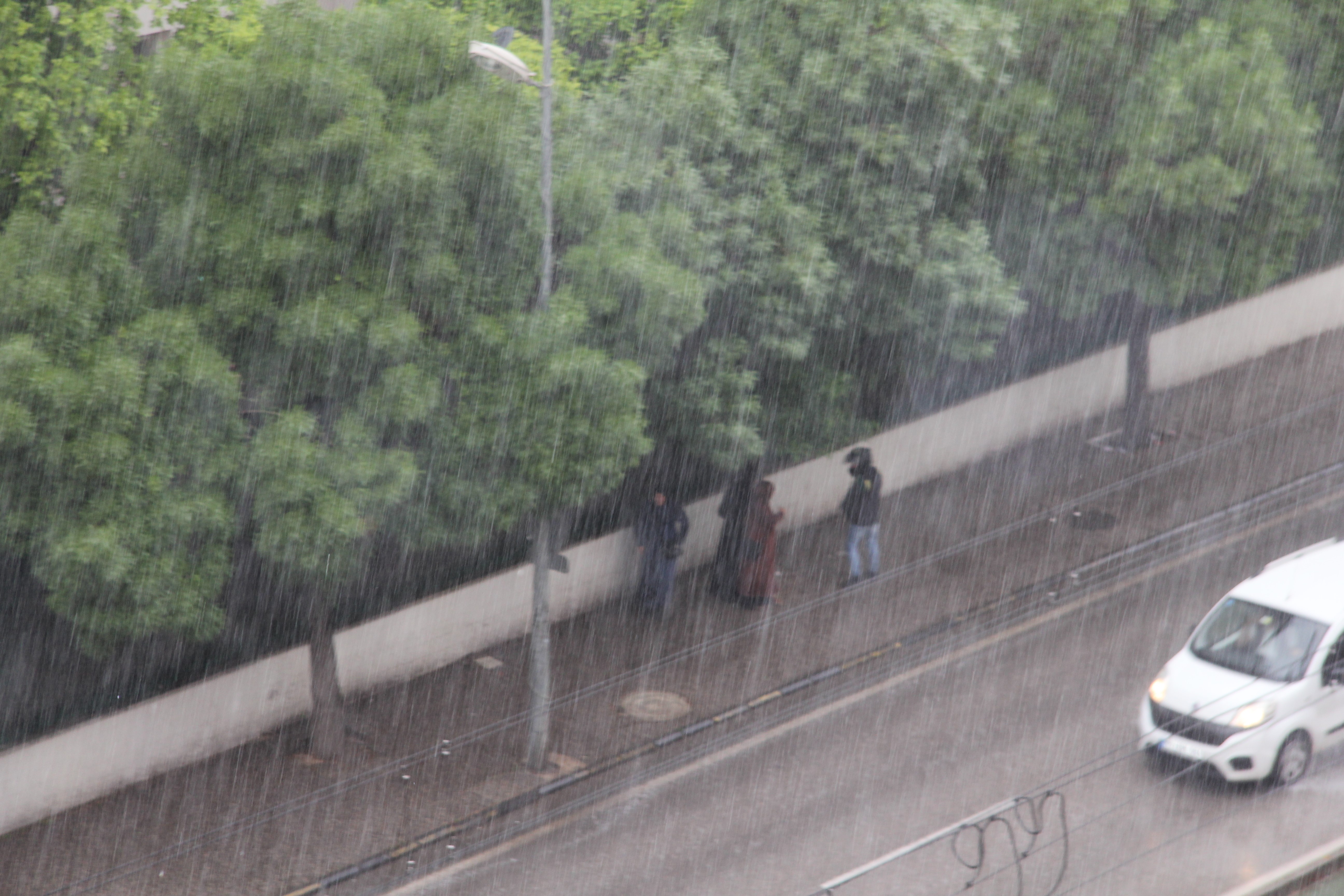 Gaziantep'te sağanak yağış vatandaşları hazırlıksız yakaladı