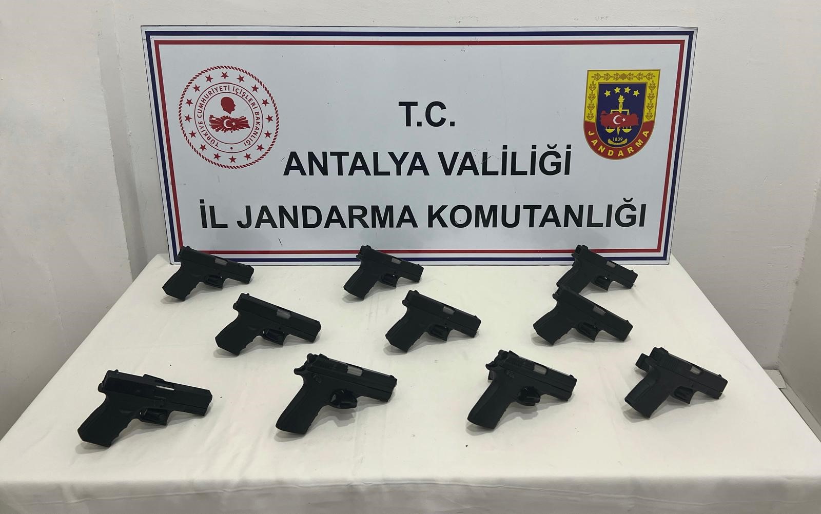 Antalya'da ruhsatsız tabanca ele geçirildi: 1 tutuklama