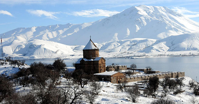 'Akdamar Adası Çöl Olmasın' kampanyası