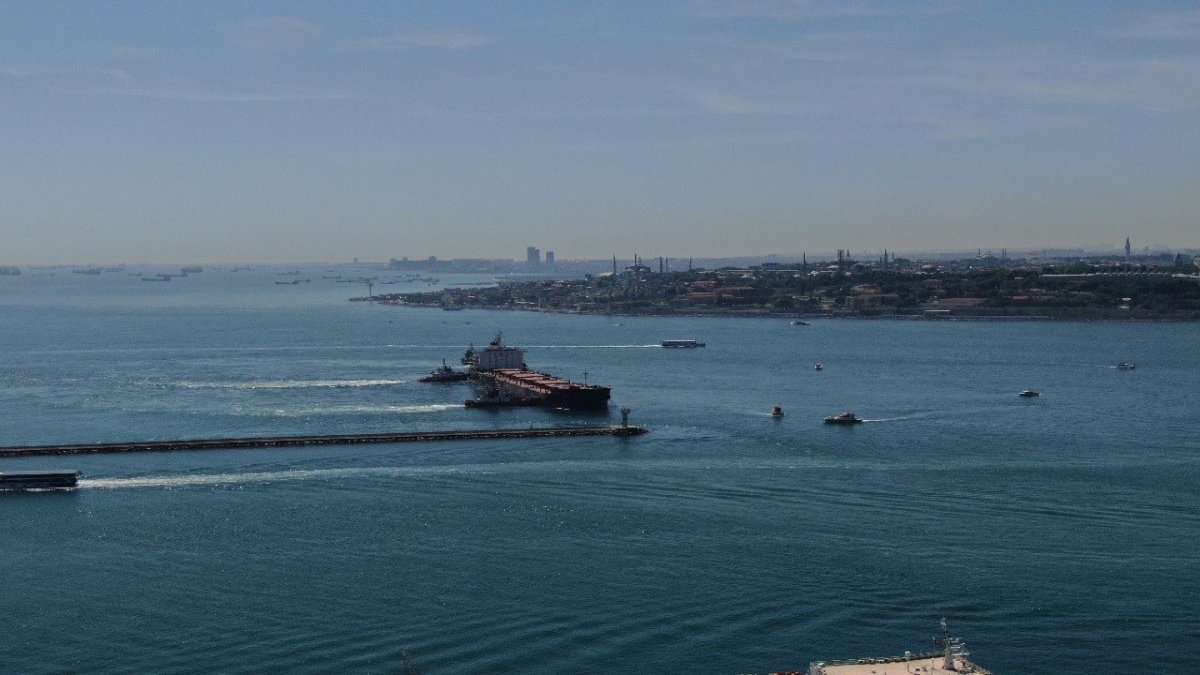 Boğazda gemi trafiği yeniden açıldı