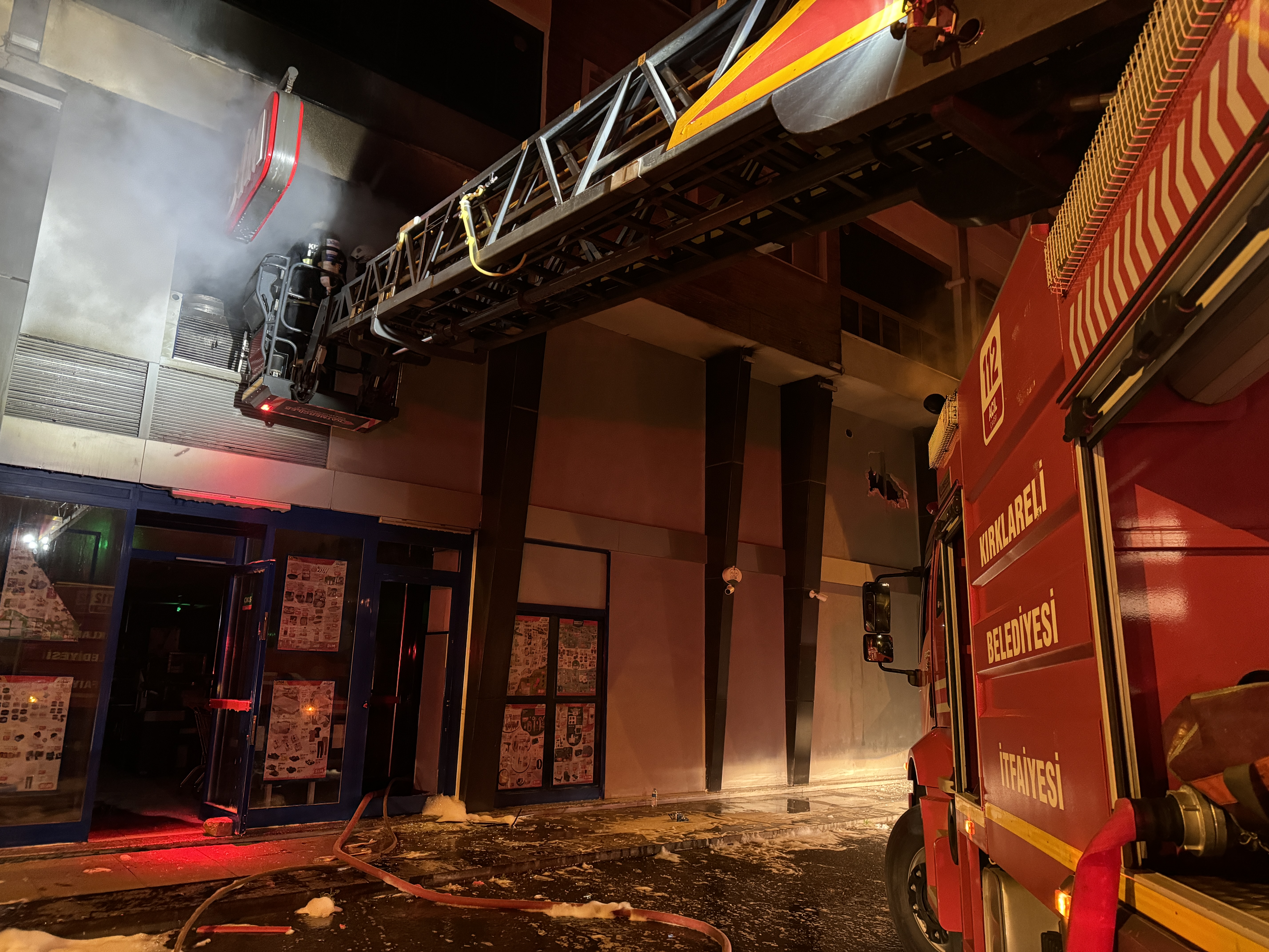 Kırklareli'nde markette yangın