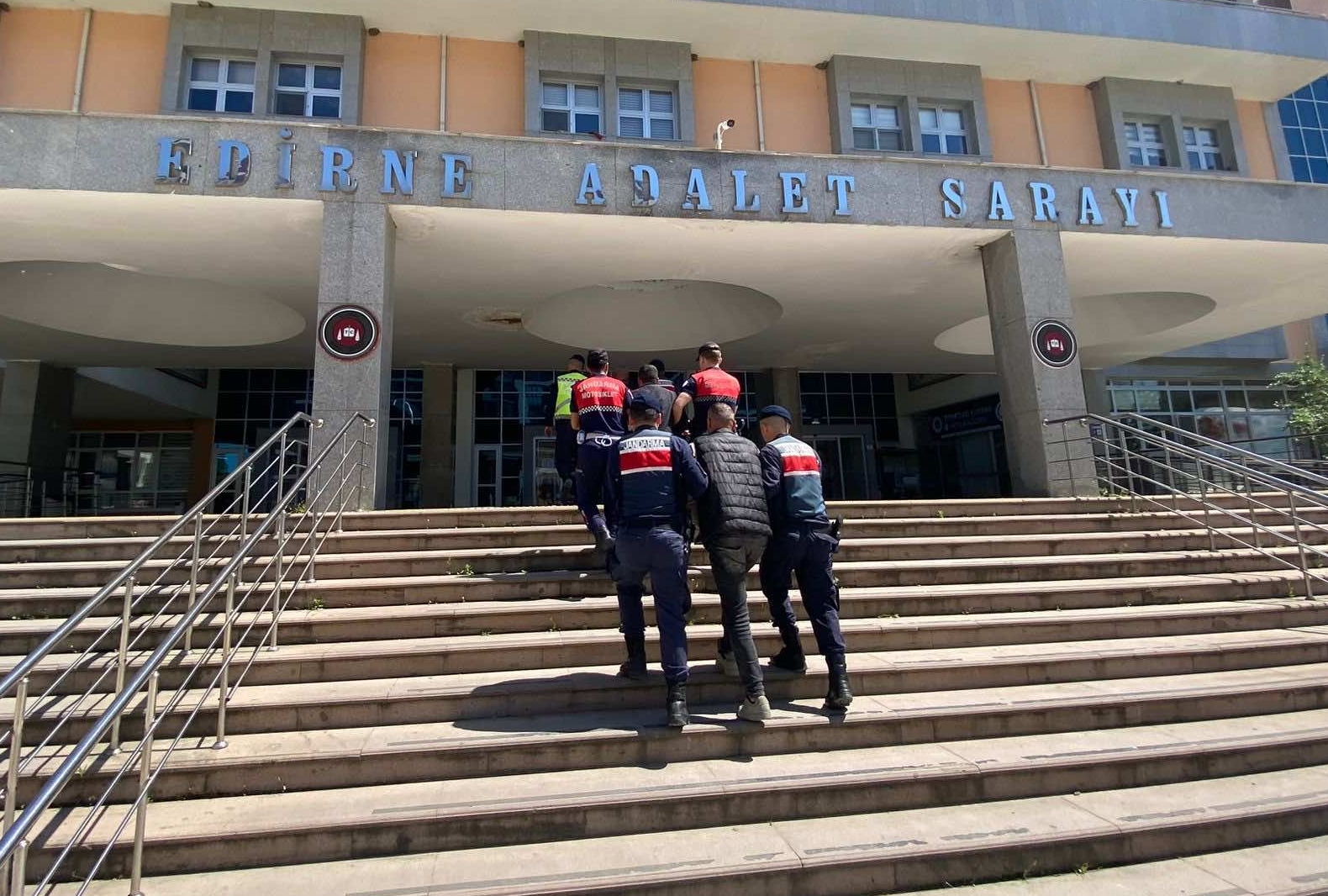 Edirne'de Yunanistan'a kaçmaya çalışan şüpheliler yakayı ele verdi