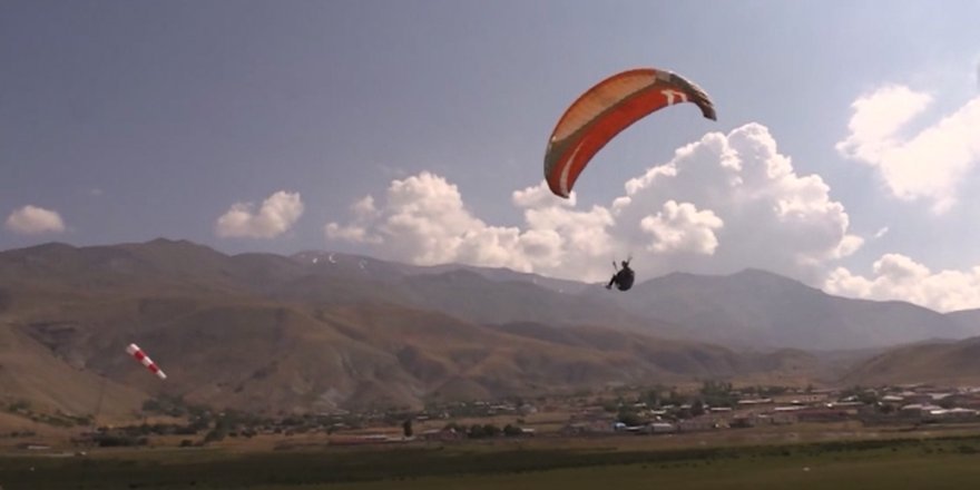 Türkiye Yamaç Paraşütü Hedef Yarışması'nda!