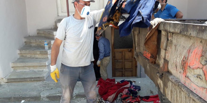 Evinden 6 traktör çöp çıktı