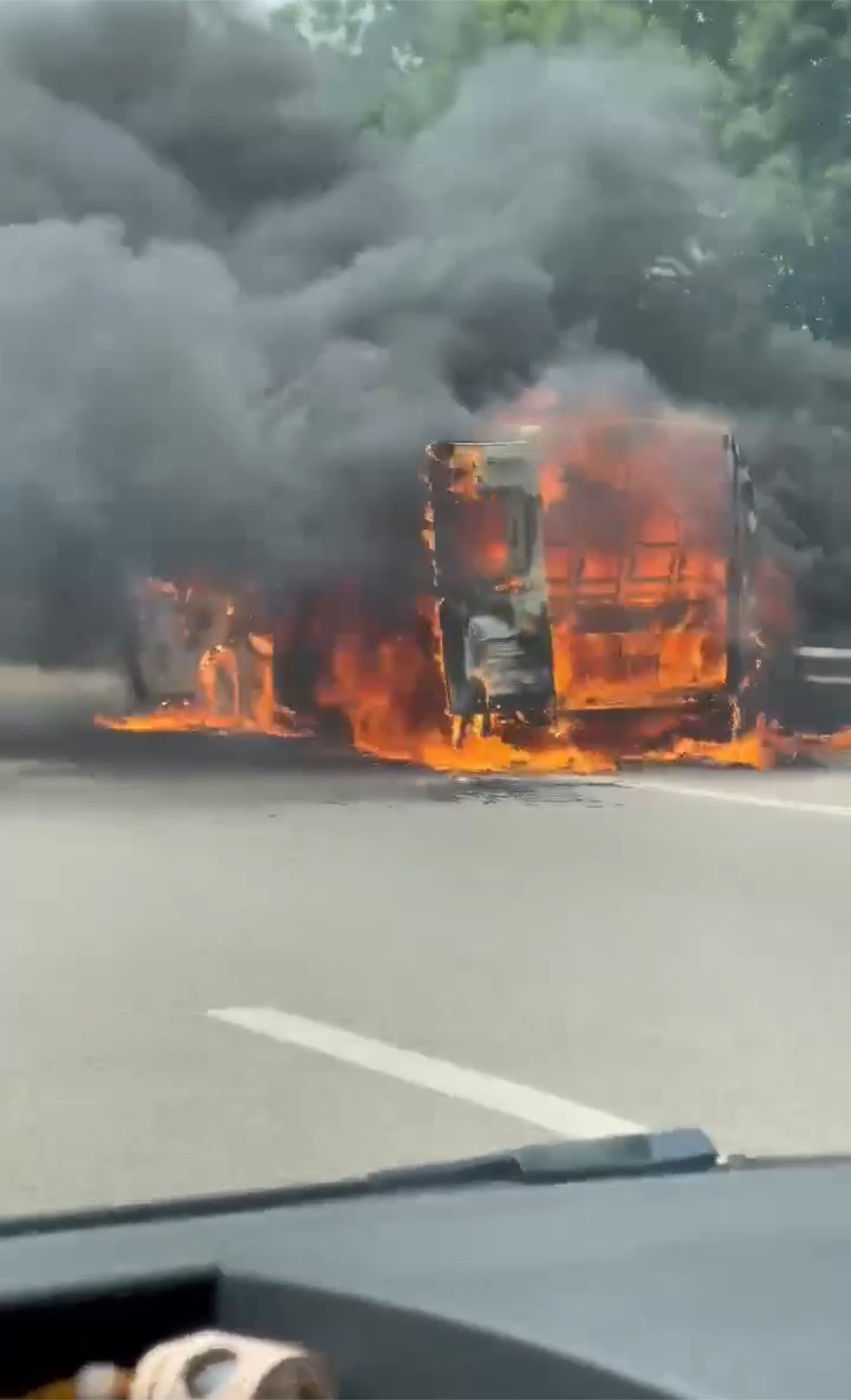 Bursa’da minibüs alev alev yandı