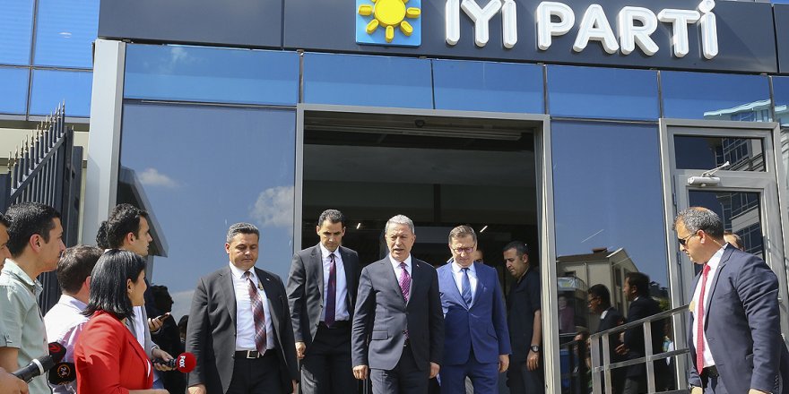 Bakan Akar'dan Akşener'e ziyaret