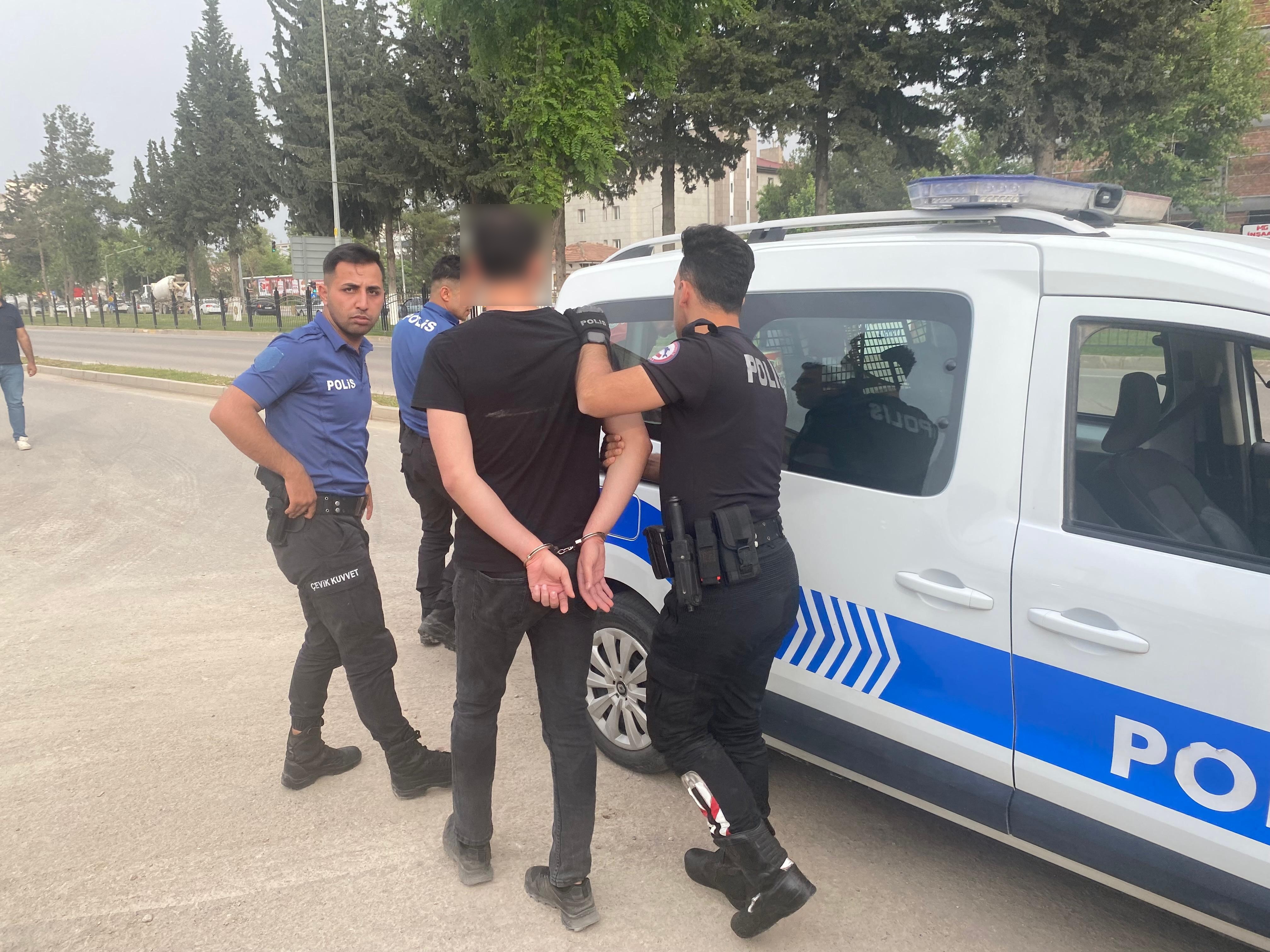 Sahte polis gerçek polislere yakalandı