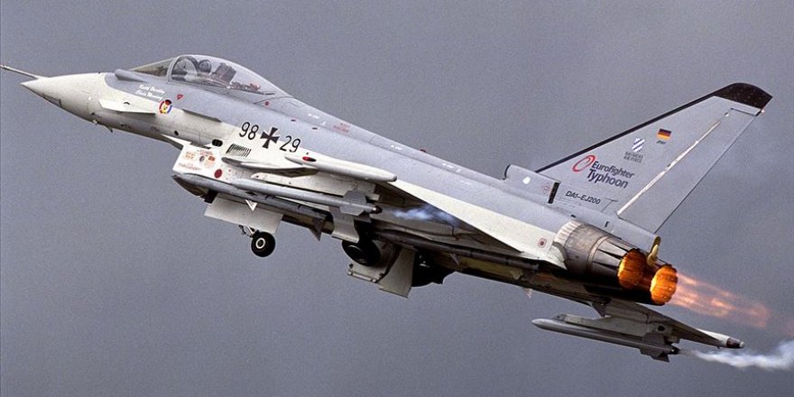 Almanya'da iki Eurofighter uçağı düştü