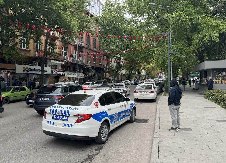 Trafik ekiplerinden park yasağı cezası