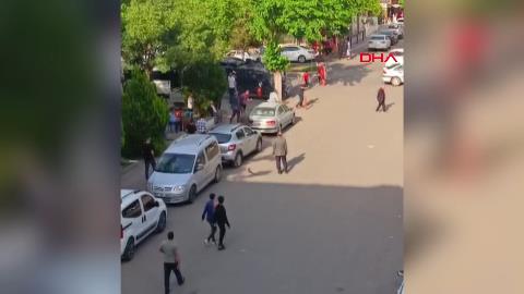 Diyarbakır'da bıçaklı, tabureli kavga: 2 yaralı