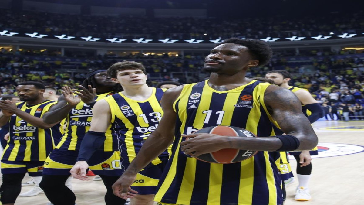 Nigel Hayes-Davis sezonun en iyileri arasına girmeyi başardı