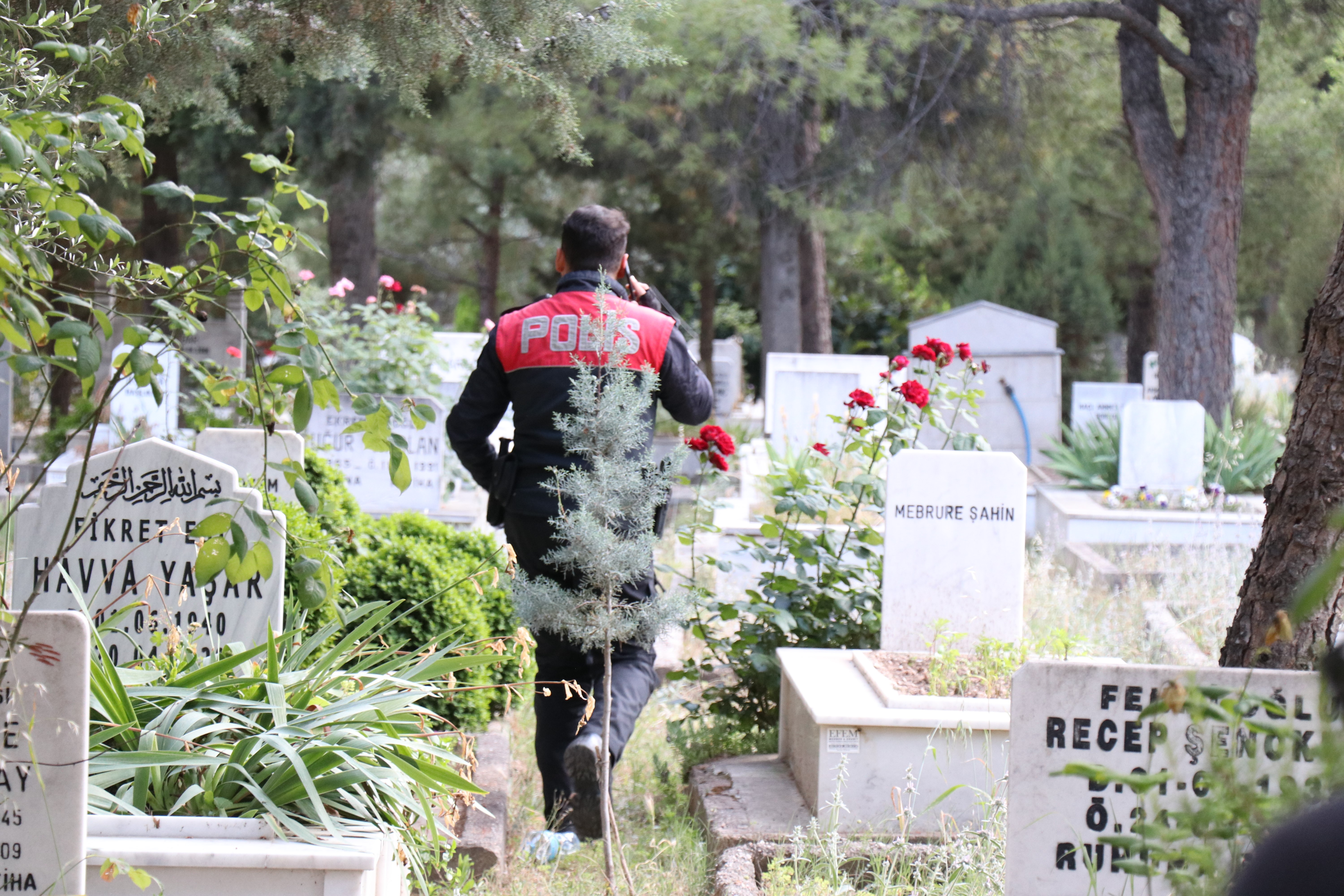 Mezarlıktaki bebek ağlama sesi ihbarı polisi harekete geçirdi