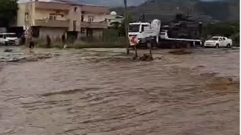 Şırnak’ta sağanak ve dolu ulaşımı aksattı