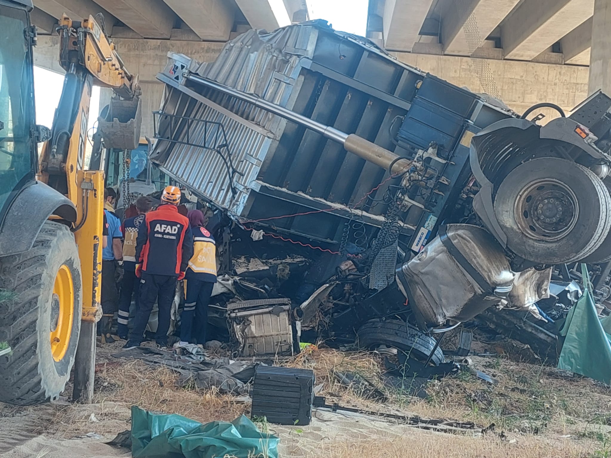 Şanlıurfa'da viyadükten düştü: 2 ölü