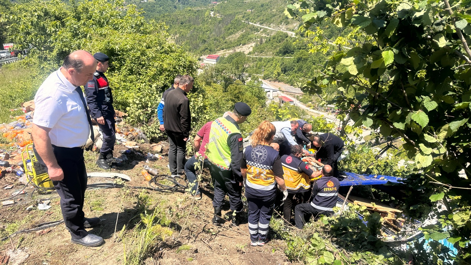 Kastamonu’da kamyonet devrildi: Yaralılar var