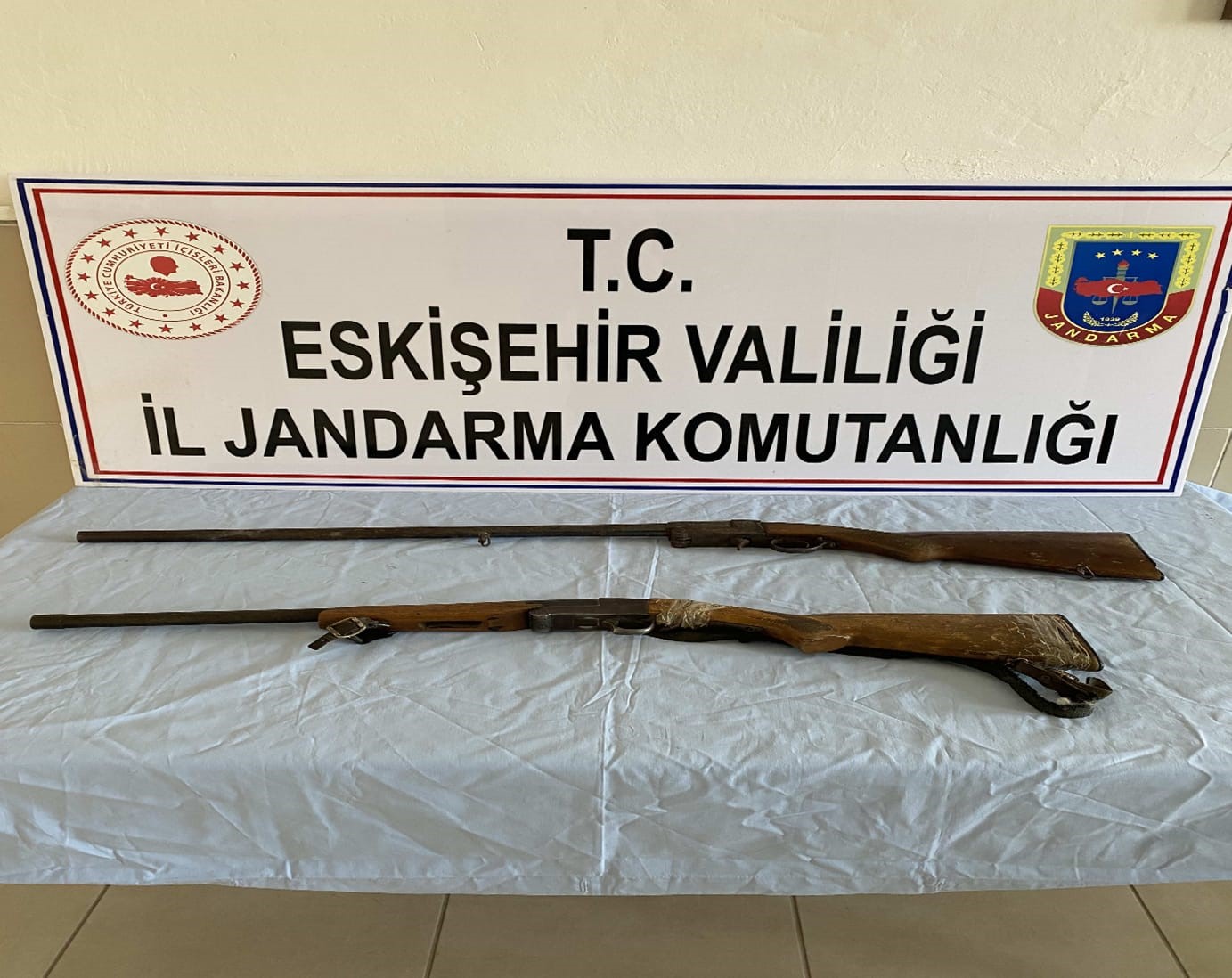 Eskişehir'de jandarma ruhsatsız silah ele geçirdi