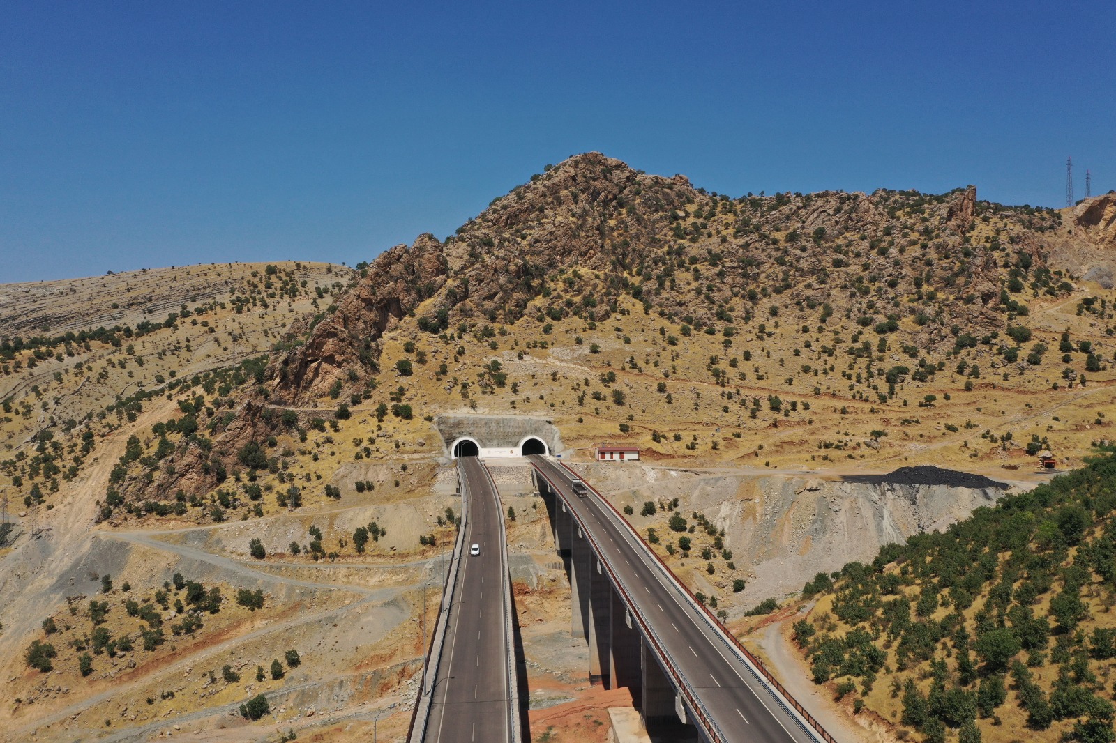 Trafiğe kapatılan yol yeniden açıldı