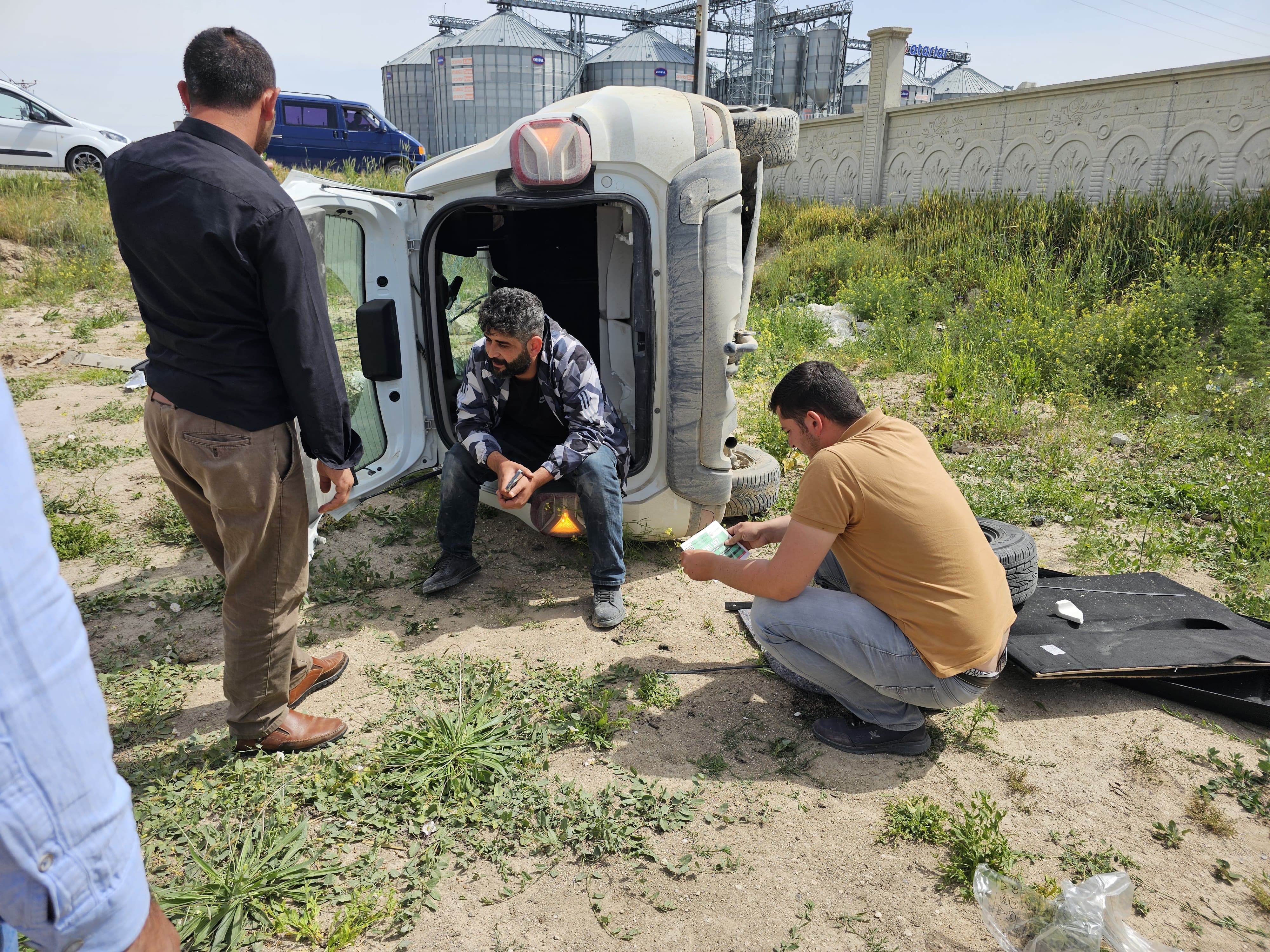 Aksaray'da otomobil şarampole düştü