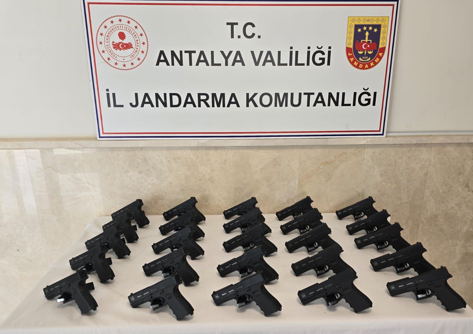 Antalya’da operasyon ‘3 kişi gözaltına alındı’