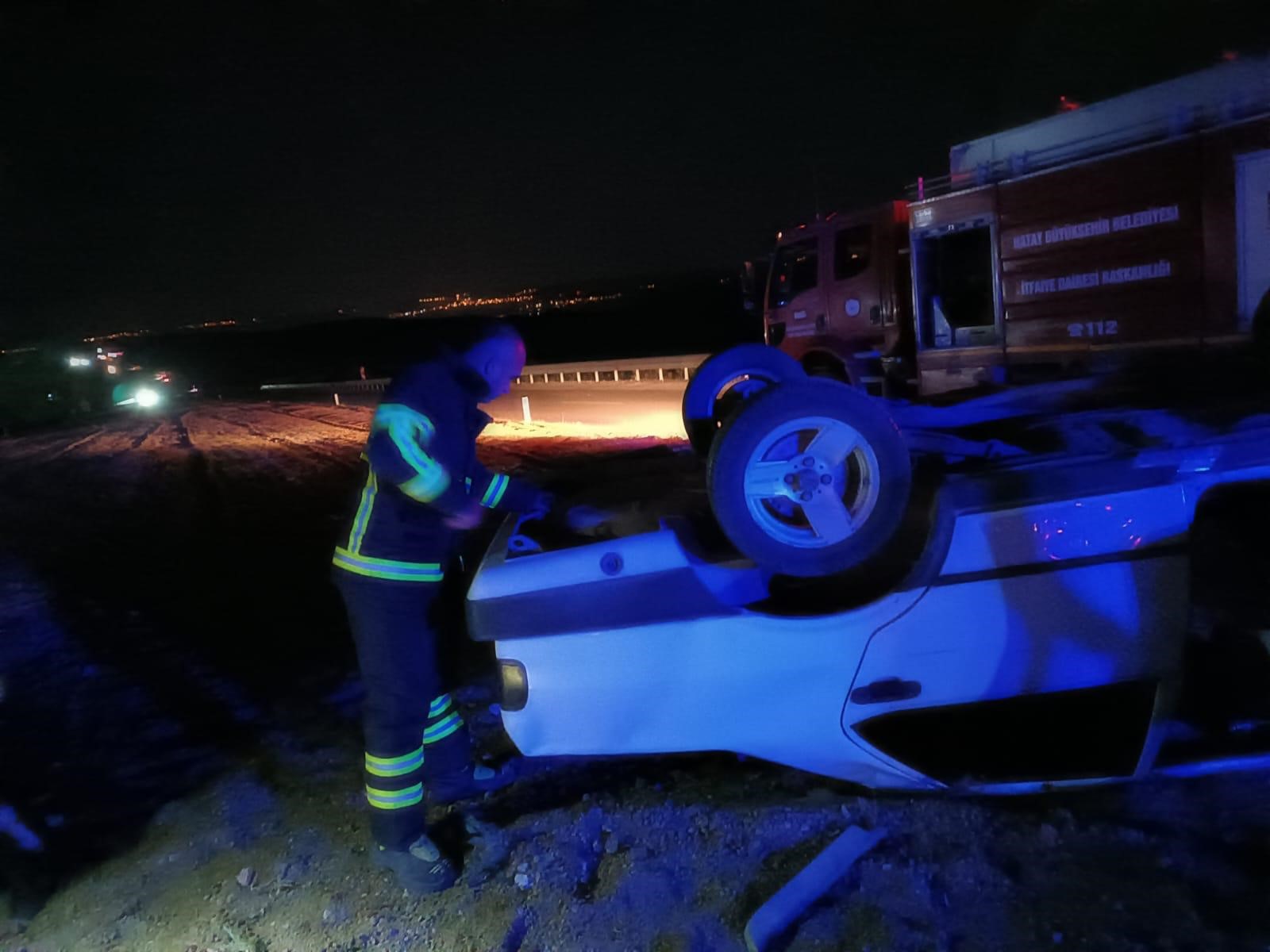 Hatay’da araç takla attı