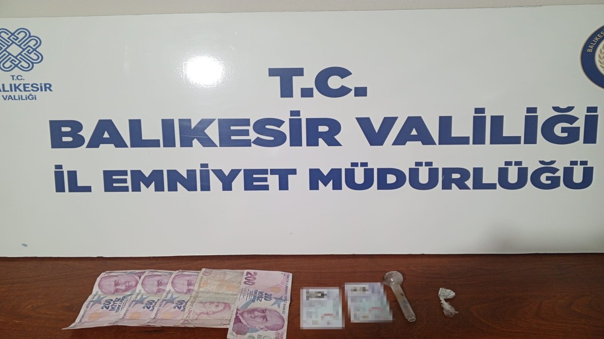 Balıkesir'de 2 zehir taciri yakayı ele verdi