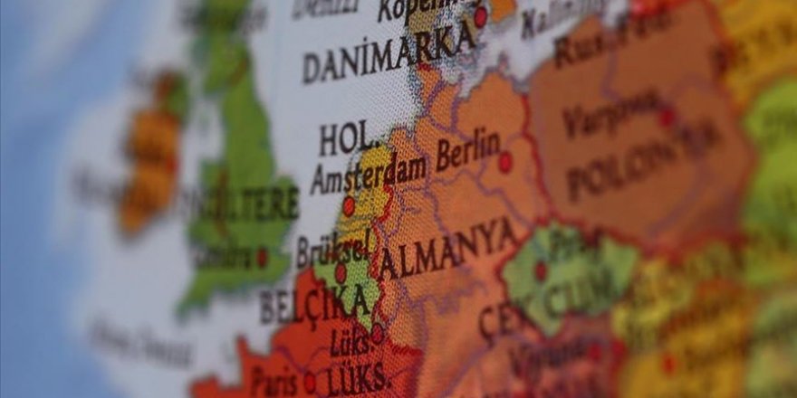 Almanya'da helikopter düştü