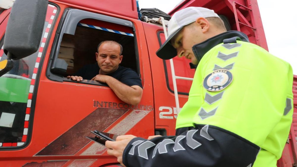 Taşova’da yük taşıyan araçlara denetim